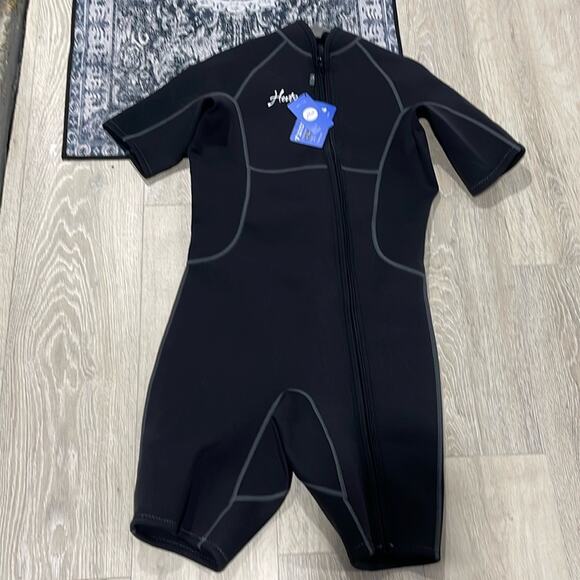 Hebto size small  surfing short wetsuit - Picture 12 of 13